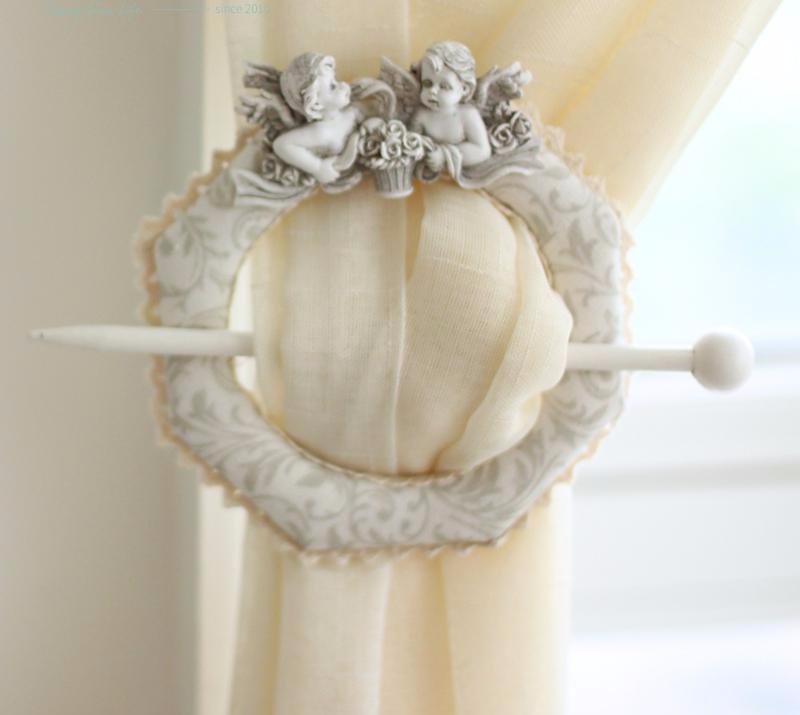 Baby Angles Curtain Hook